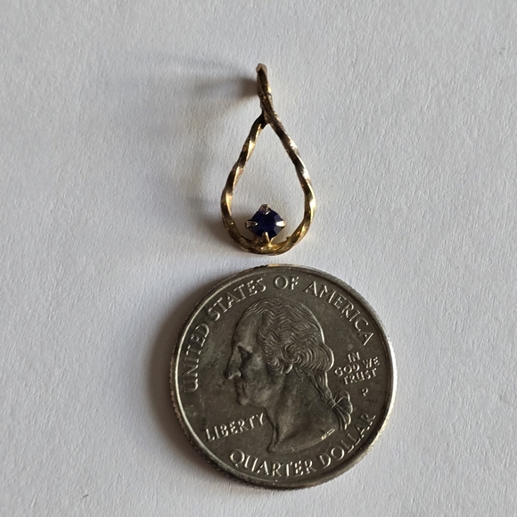 Vintage pendant blue gem gold tone Teardrop shaped dainty small - Picture 6 of 8